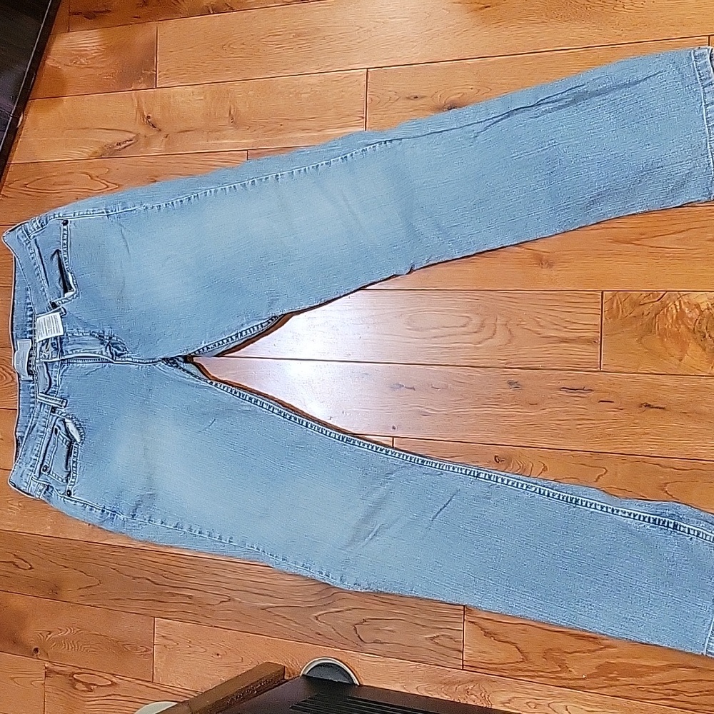 Levis - Picture 2 of 8